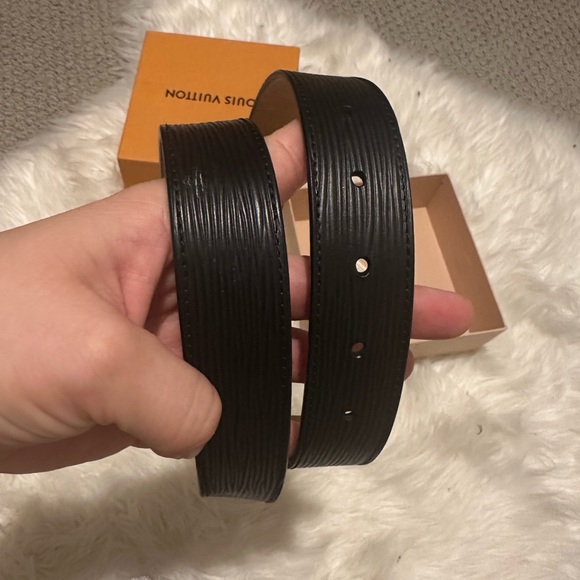 LV Initiales 30MM size 90 - Picture 3 of 6